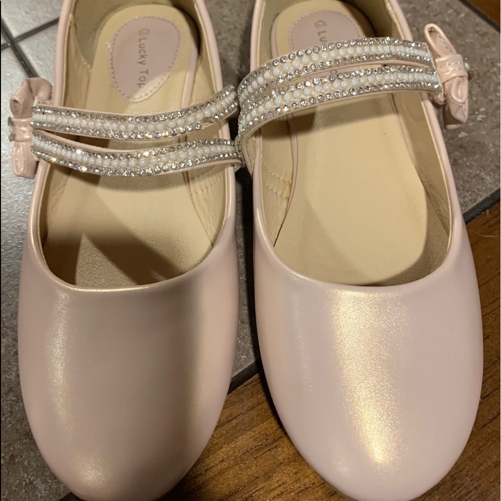 Girls shoes